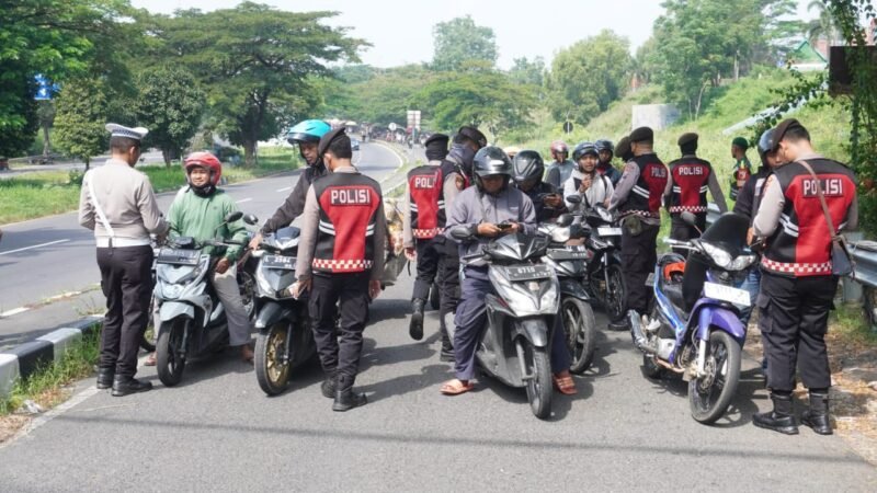 Operasi Razia, Pintu Keluar Jembatan Suramadu Polres Bangkalan Amankan 22 Sepeda Motor