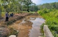 Pengecekan Kondisi Sekat Kanal di Wilkum Polsek Maliku