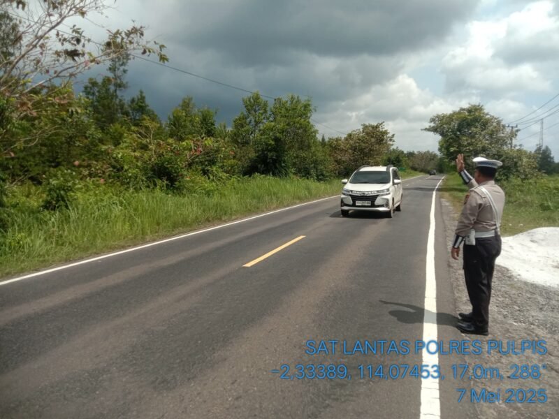 Personel Satlantas Polres Pulang Pisau Menggelar Patroli Daerah Rawan Laka dan Rawan Pelanggaran Lalu Lintas