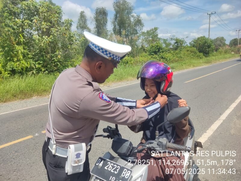 Satlantas Polres Pulang Pisau Sosialisasi Penggunaan Helm dengan Benar