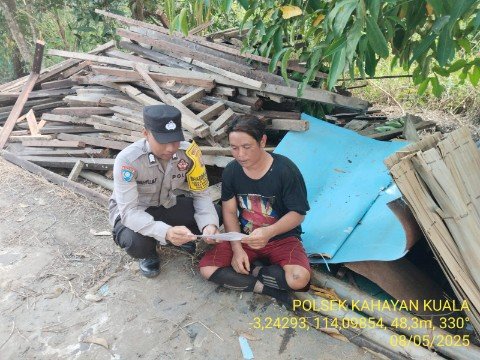 Personel Polsek Kahayan Kuala melaksanakan sosialisasi Maklumat Kapolda Kateng terkait mengemukakan pendapat di muka umum