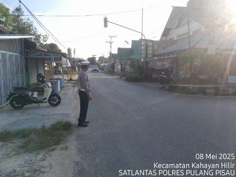 Personil Lantas Laksanakan Gatur Pagi Demi Ketertiban Dan Kelancaran Arus Lalin