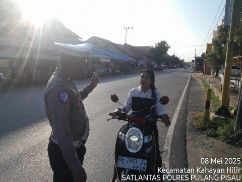 Teguran Humanis Kepada Pengendara Sepeda Motor Yang tidak Menggunakan Helm