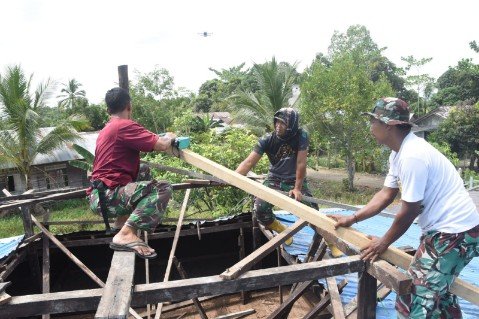 Satgas TMMD Kodim 1002/HST Gerak Cepat Rehab Langgar Darussalam di Haruyan