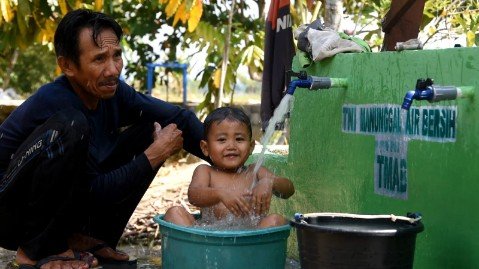 Impian Warga Terwujud: TNI Manunggal Air Bersih Mengalir di Lok Nyiur