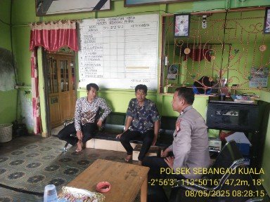 Personil Polsek Sebangau Kuala sambangi Warga Sekitar Memberikan Himbauan Kamtibmas