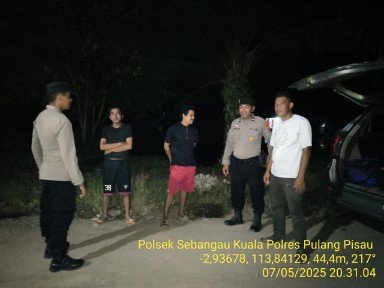 Polsek Sebangau Kuala Aktif Sambangi Warga Malam Hari