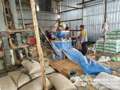 Bhabinkamtibmas Food Estate Sambangi Warga sekaligus Sisipkan Pesan Kamtibmas
