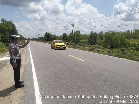 Personel Satlantas Polres Pulang Pisau Menggelar Patroli Daerah Rawan Laka dan Rawan Pelanggaran Lalu Lintas