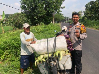 Bhabinkamtibmas Semambung Bantu Petani Wujudkan Ketahanan Pangan Polresta Sidoarjo