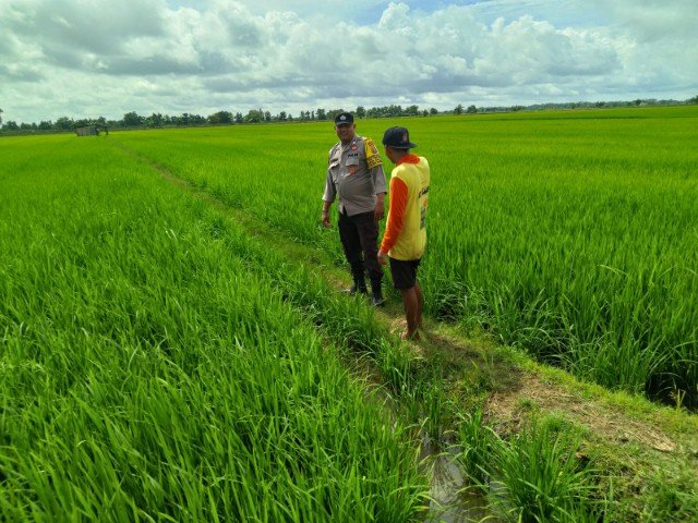 Bhabinkamtibmas Sambangi Warga sekaligus Sisipkan Pesan Kamtibmas