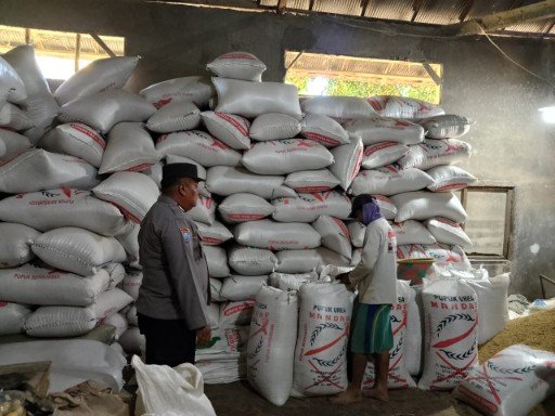 Bhabinkamtibmas Food Estate Sambangi Warga sekaligus Sisipkan Pesan Kamtibmas