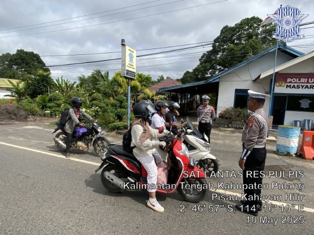 Sat Lantas Polres Pulang Pisau Laksanakan Himbauan Kamseltibcarlantas Secara Humanis untuk Cegah Kecelakaan