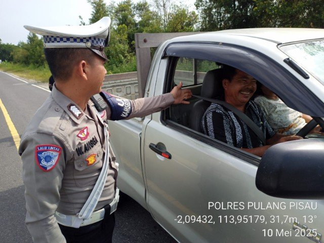 SATLANTAS POLRES PULANG PISAU INGATKAN PENGEMUDI UNTUK PAKAI SAFETY BELT