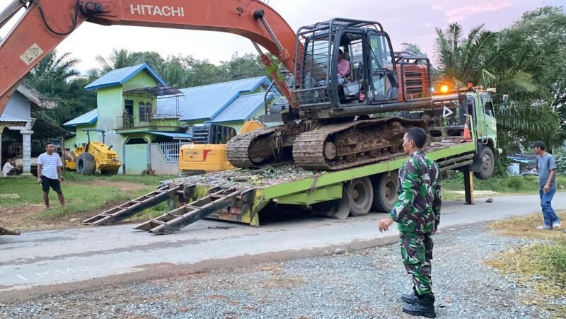 Beberapa Alat Berat Didatangkan Bantu Satgas TMMD Ke-124 Kodim 1009/Tanah Laut