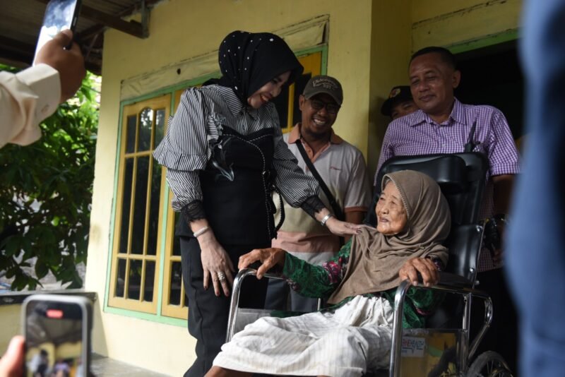 Foto: Wabup Sidoarjo Kunjungi Nenek