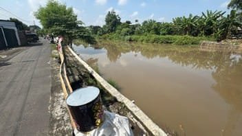 Foto: Bupati Subandi Tangani Sungai Longsor