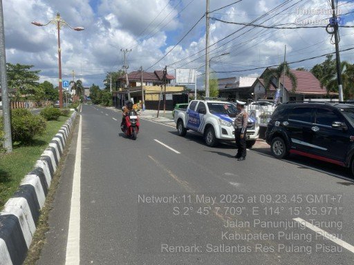Personel Satlantas Polres Pulang Pisau Turun Laksanakan Pengaturan Arus Lalu Lintas Di Depan Gereja