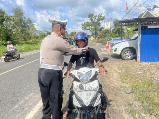Satlantas Polres Pulang Pisau Sosialisasi Penggunaan Helm dengan Benar