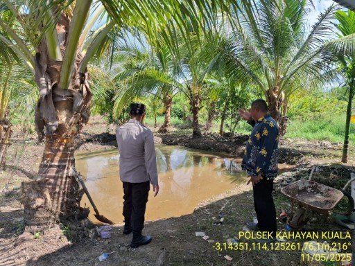 Personel Polsek Kahayan Kuala melaksanakan kegiatan monitoring & obsevasi debit air Sei Kahayan wilayah Kecamatan Kahayan Kuala