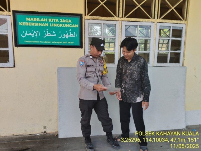 Personel Polsek Kahayan Kuala melaksanakan sosialisasi Maklumat Kapolda Kateng terkait mengemukakan pendapat di muka umum