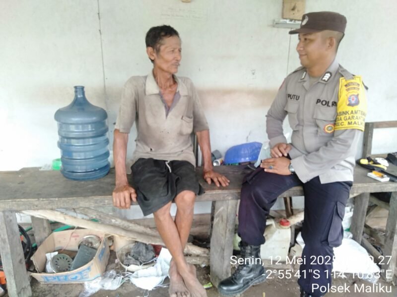 Menyambangi Warga di Desa Binaannya, Bhabinkamtibmas Polsek Maliku Laksanakan Kegiatan Cooling System