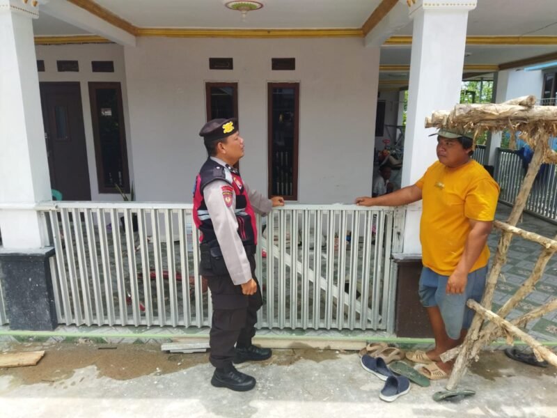 Bhabinkamtibmas sambang dan memberikan himbauan kamtibmas Kepada warga