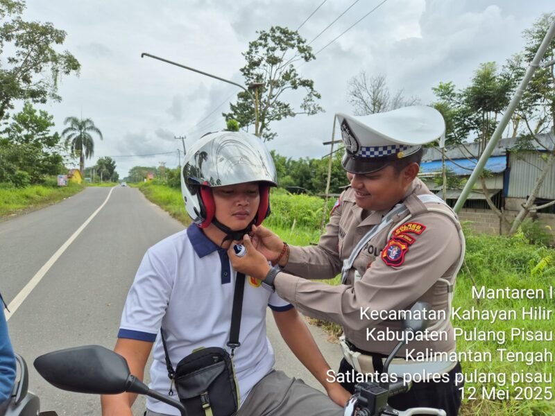 Satlantas Polres Pulang Pisau Sosialisasi Penggunaan Helm dengan Benar