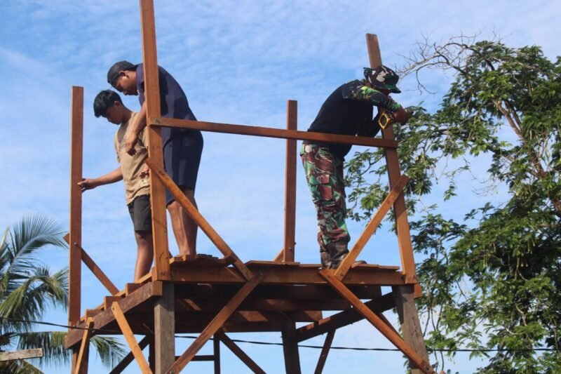 Semangat Gotong Royong Warga Gunung Melati Bangun Tower Air Bersama Satgas TMMD Ke-124 Kodim 1009/Tla