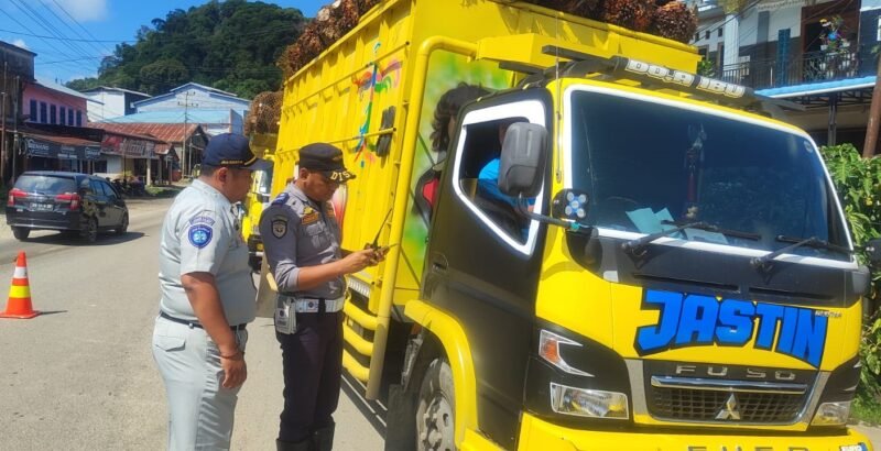 Jasa Raharja Sanggau Bersama Stakeholder Gelar Operasi Gabungan di Balai Karangan, Dorong Kepatuhan dan Keselamatan Berlalu Lintas