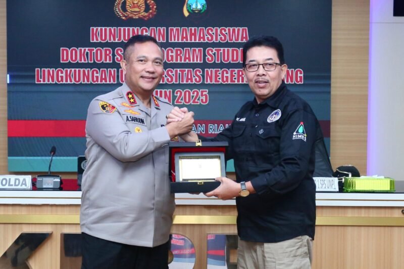 IRJEN POL ASEP SAFRUDIN KAPOLDA KEPRI TERIMA KUNJUNGAN MAHASISWA DOKTOR ILMU LINGKUNGAN UNP.