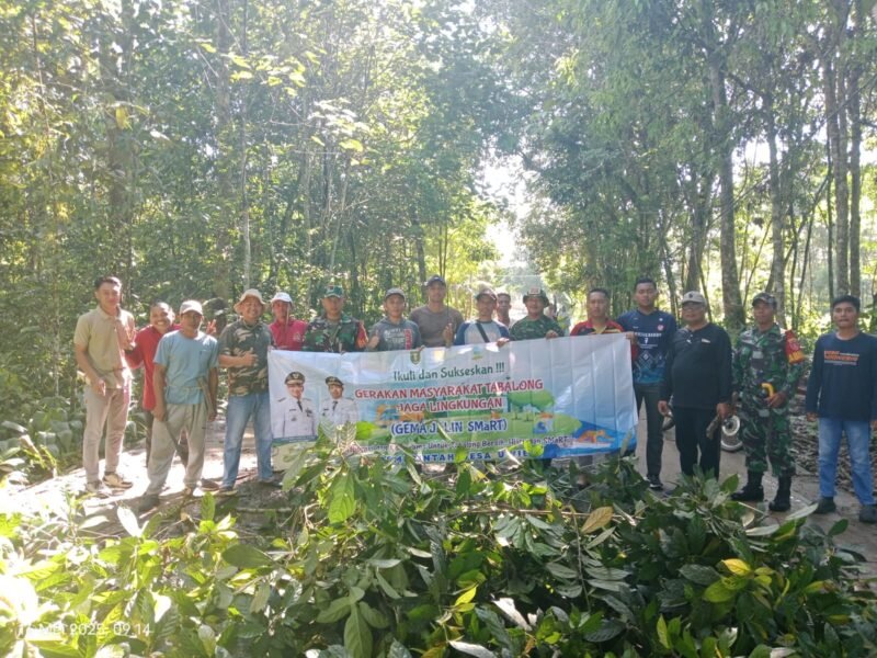 Koramil 1008-01/Muara Uya Laksanakan Aksi Bersih Lingkungan Di Desa Uwie Dalam Rangka Sukseskan GEMA JALIN Smart