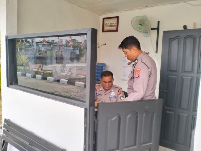 Kanit Binkamsa Sat Binmas Polres Pulang Pisau Sambangi kantor Bank Kalteng