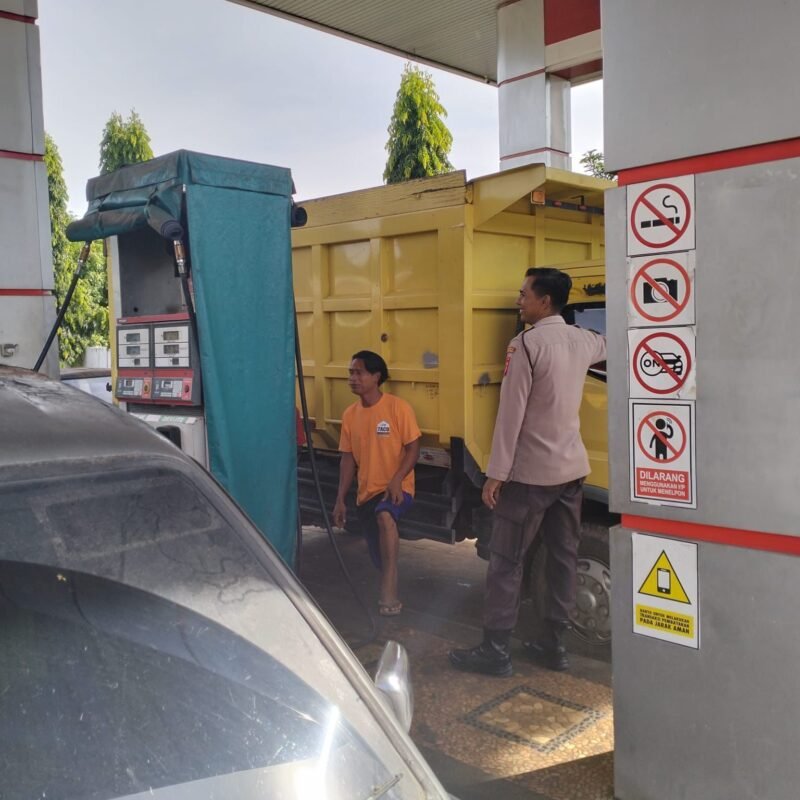 Tingkatkan Patroli Sambang SPBU Sat Binmas Polres Sampaikan Pesan kamtibmas