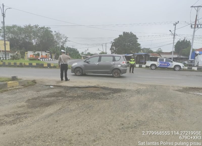 Personel Lantas Polres Pulang Pisau Lakukan Pengaturan Lalu Lintas Pagi Hari