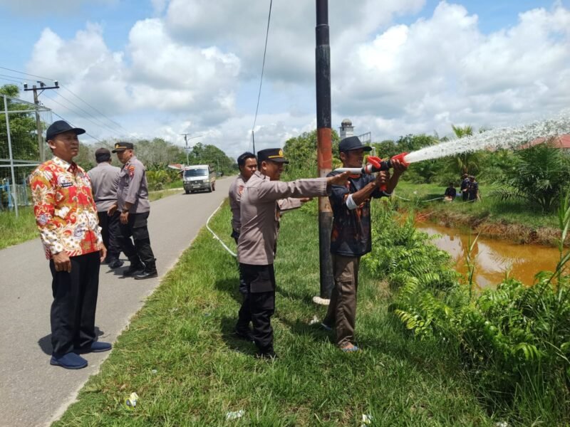 Polsek Kahayan Hilir dan MPA Desa Hanjak Maju Lakukan Uji Alat Damkarhutla, Waspadai Minimnya Curah Hujan