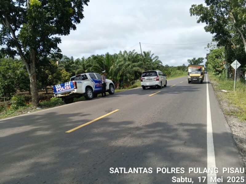 Personel Satlantas Polres Pulang Pisau Menggelar Patroli Daerah Rawan Laka dan Rawan Pelanggaran Lalu Lintas