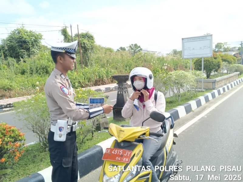 Ingatkan Pengendara Selalu Klik Helm Untuk Keselamatan