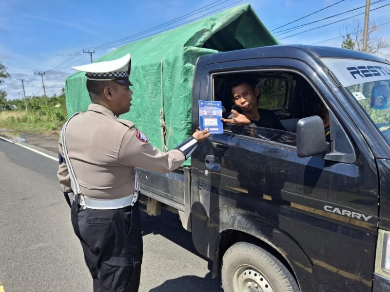 Polres Pulang Pisau Turun Jalan Berbagi Brosur Imbauan Kamseltibcarlantas