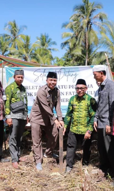 Wabup Tanjab Barat Katamso Resmikan Pemancangan Perdana Pondok Pesantren Fathul Ulum di Seberang Kota