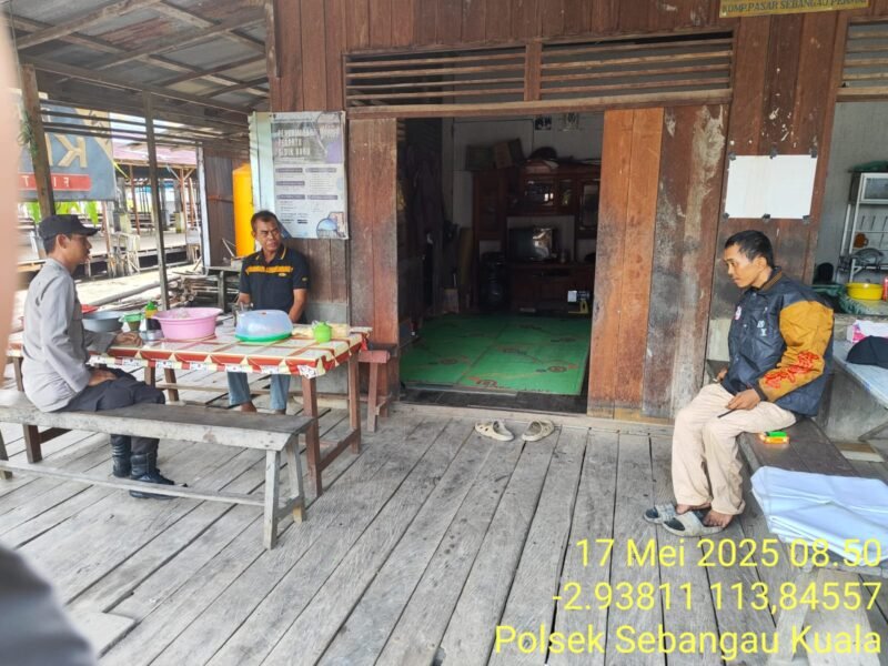 Personil Polsek Sebangau Kuala sambangi Warga Sekitar Memberikan Himbauan Kamtibmas