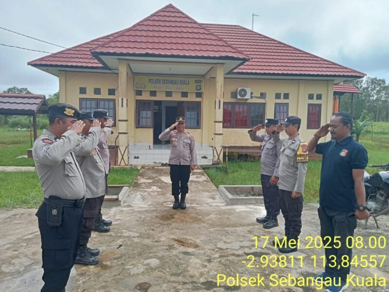 Personil Polsek sebangau Kuala Melaksanakan Serah Terima Piket Penjagaan Mako Molsek Sebangau Kuala