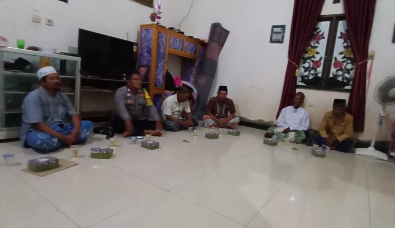 CEGAH GANGGUAN KAMTIBMAS DAN JALIN SILATURAHMI, BHABINKAMTIBMAS FOOD ESTATE SAMBANGI WARGA DESA BINAAN