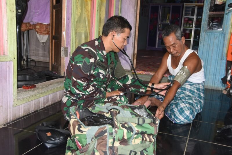 Satgas TMMD Kodim HST Proaktif Layani Kesehatan Warga Pengambau Hilir Luar