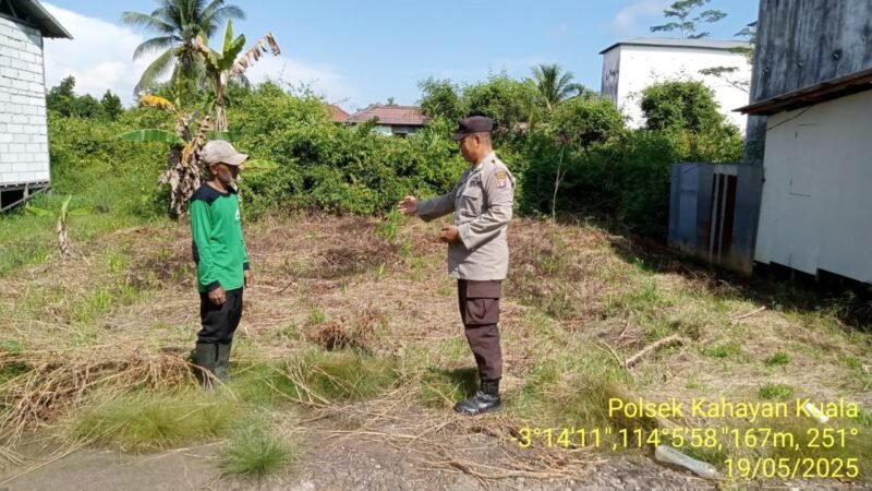Personel Polsek Kahayan Kuala sambangi warga dan Memberikan himbauan Tentang Larangan Membakar hutan dan lahan