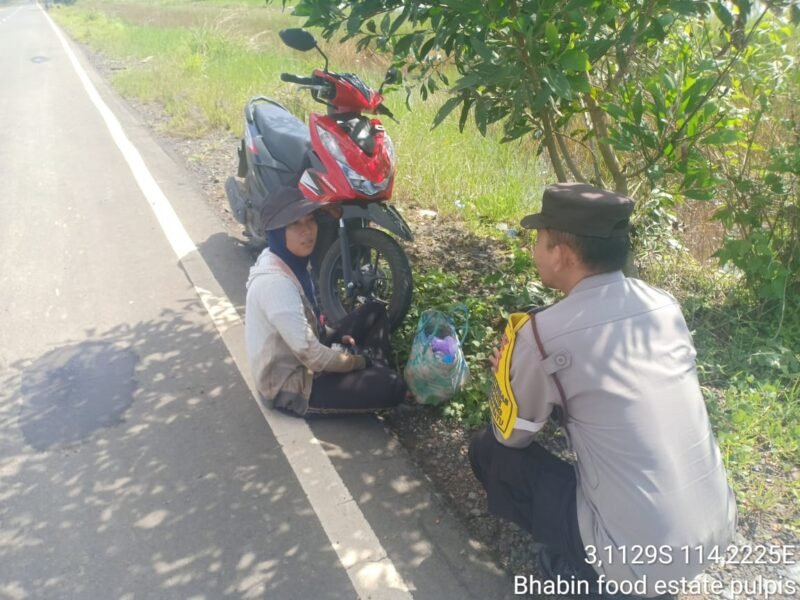 CEGAH GANGGUAN KAMTIBMAS DAN JALIN SILATURAHMI, BHABINKAMTIBMAS SAMBANGI WARGA DESA BINAAN