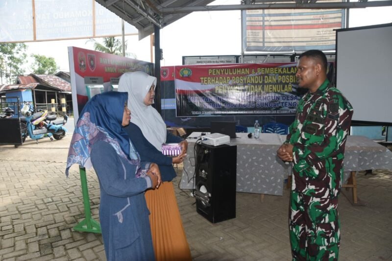 Warga Pangambau Hilir Luar Sambut Antusias Penyuluhan Kesehatan dari Satgas TMMD Kodim 1002/HST