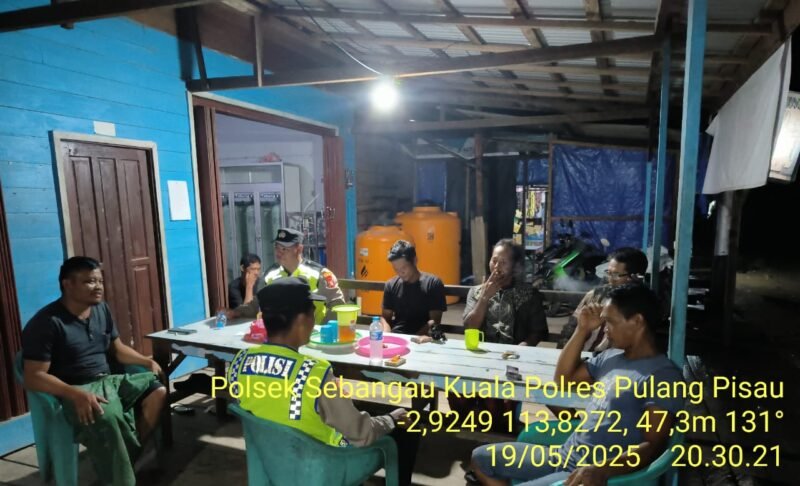 Personil Polsek Sebangau Kuala sambangi Warga Sekitar dan menyampaikan Himbauan Kamtibmas kepada masyarakat