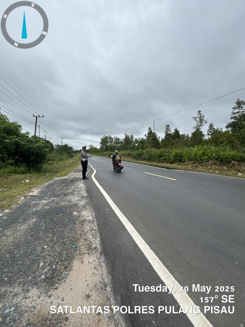 Personel Satlantas Polres Pulang Pisau Menggelar Patroli Daerah Rawan Laka dan Rawan Pelanggaran Lalu Lintas