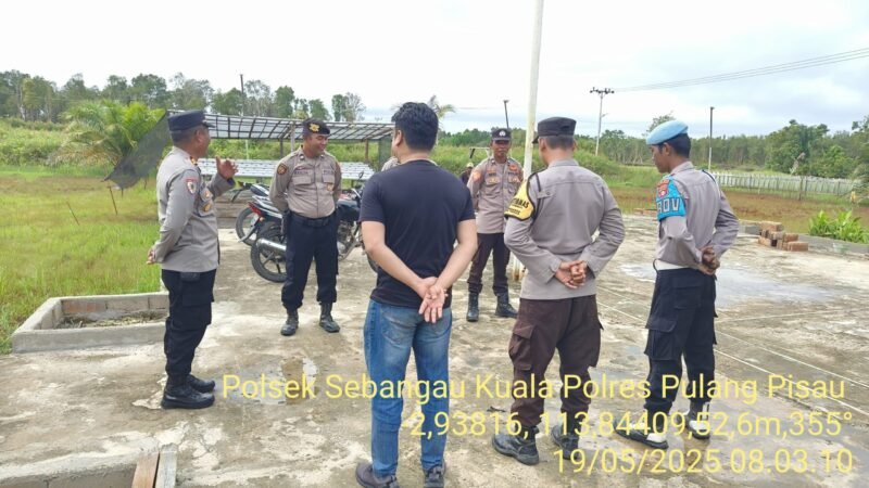 Rutinitas Personil polsek Sebangau kuala melaksanakan serah terima piket penjagaan mako polsek Sebangau kuala